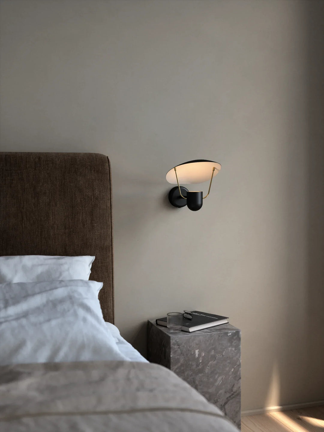 Fabiola | Wall light | Black