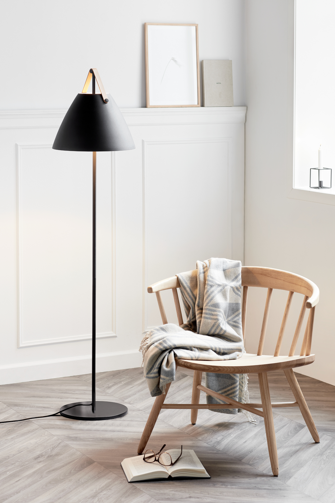 Strap | Floor lamp | Black