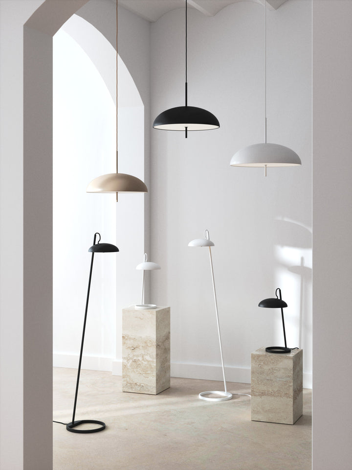 Versale | Floor lamp | Black